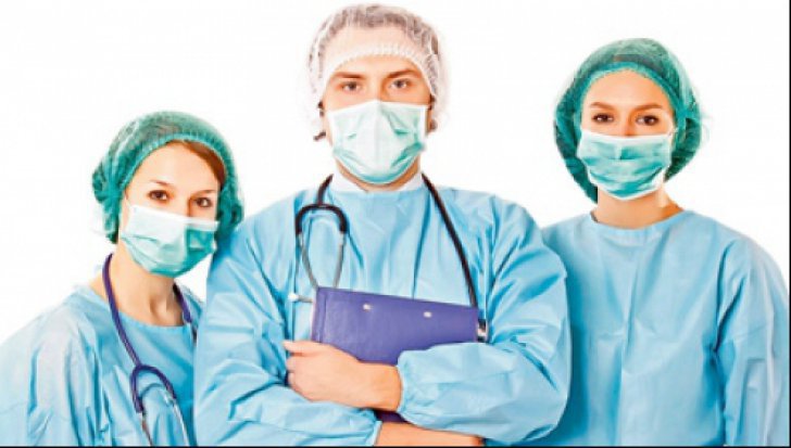 Statul dă cu o mână, dar ia cu alta. Rezidenții la Medicină, lăsați fără o treime din venituri