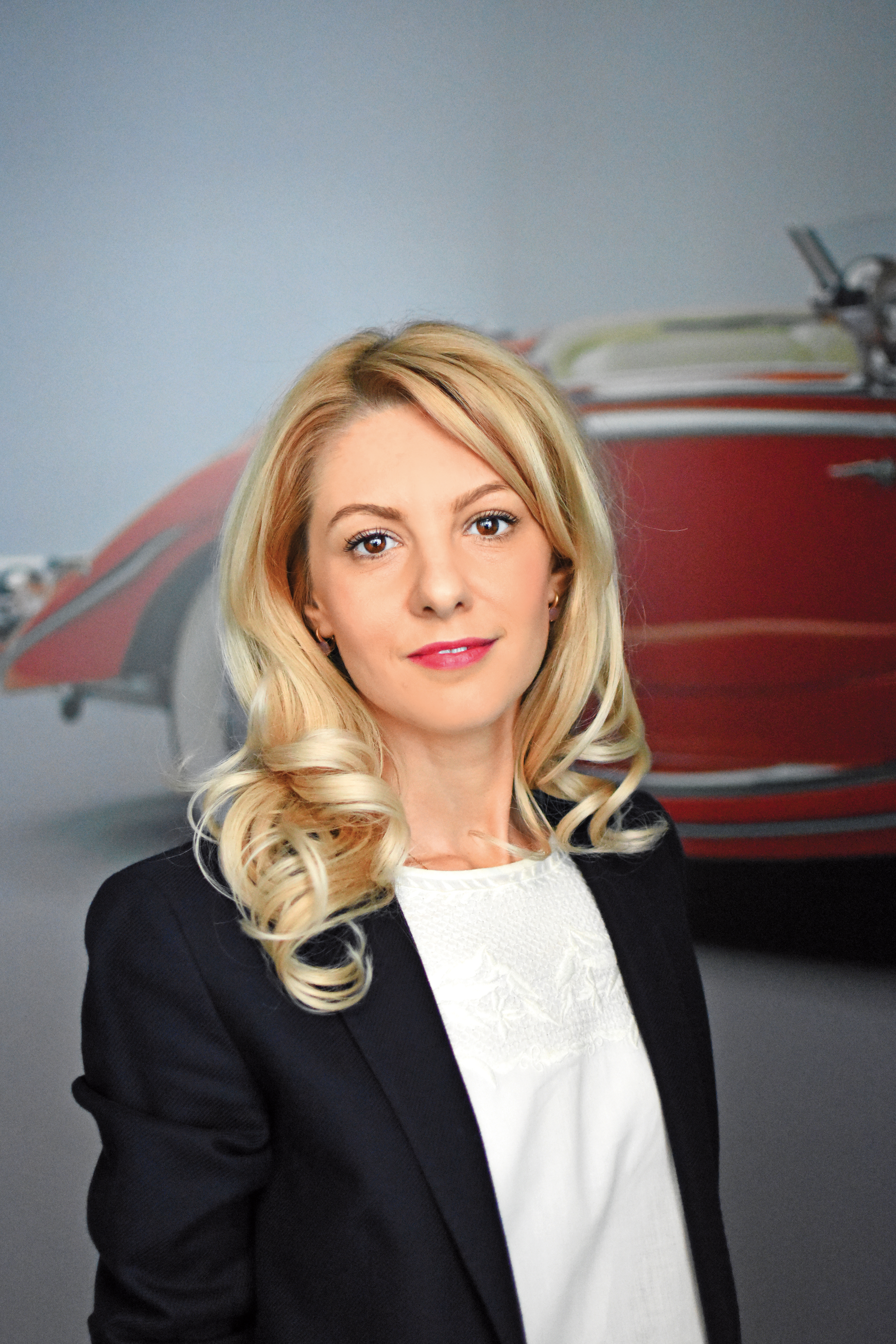 Lucrează de 15 ani în industria auto, evoluând constant, iar acum este responsabilă de tot ce înseamnă managementul de produs