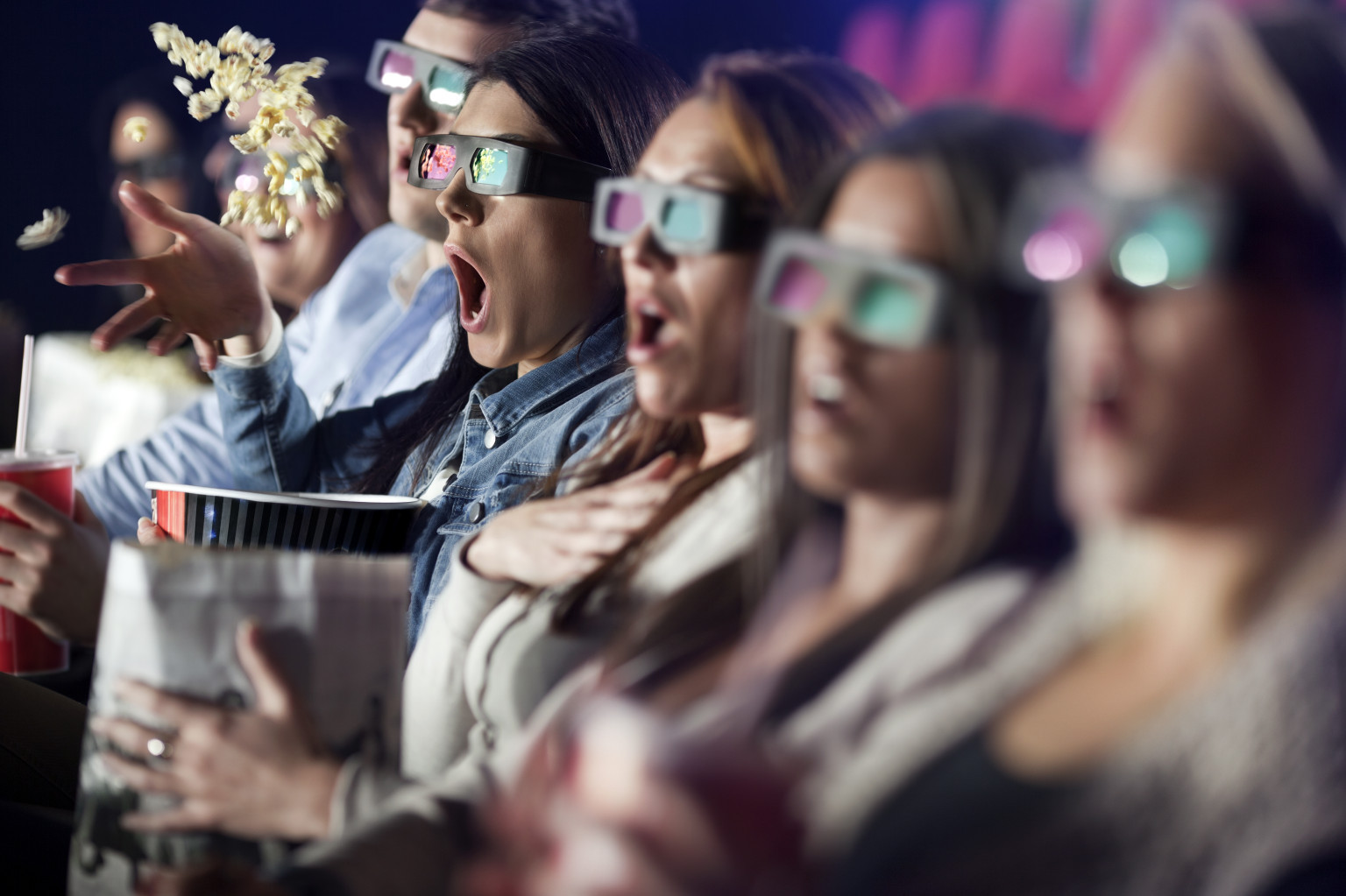 S-a deschis primul cinematograf 12D din țară: Scaunele vibrează în funcție de acțiune