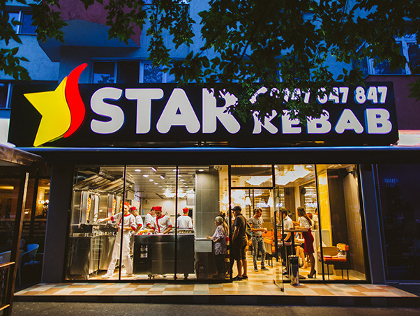 (P) De la antreprenoriat independent la francize profitabile: Cum a evoluat Star Kebab în mai puțin de 1 an de la deschiderea primului restaurant în România