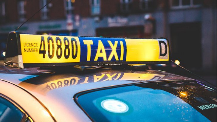 Decizie controversată. Taximetriști care poartă aceste haine nu vor mai avea voie să conducă