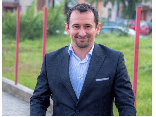 Un primar din România și-a anunțat demisia pe Facebook: "Se pare că încă nu sunt pregătit pentru această clasă politică și pot face prin abordarea mea mai mult rău decat bine orașului"