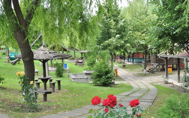 COMUNA-FENOMEN a României. Arată ca în Occident, dar se află în epicentrul sărăciei