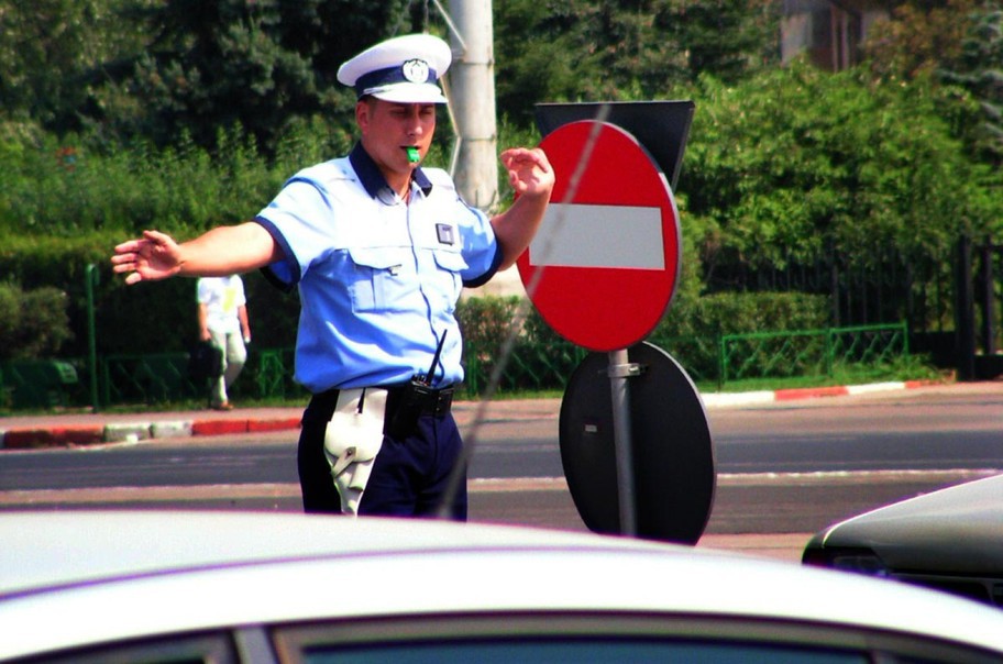 Schimbări importante pentru noul Cod Rutier. Acum agenții ANAF pot opri mașini în trafic