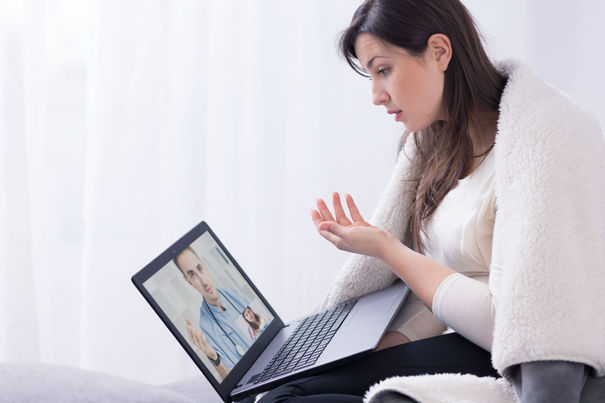 Colegiul Medicilor AVERTIZEAZĂ: Internetul, inamicul real al românilor