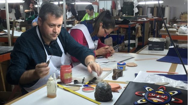 Furnizorul secret al marilor case de modă. Louis Vuitton, Gucci sau Hermes le folosesc produsele
