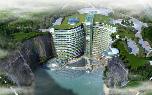 Unul dintre cele mai frumoase hoteluri din lume, construit într-o carieră de piatră. Are propriul lac unde poți naviga, cascade spectaculoase și o pădure în loc de acoperiș