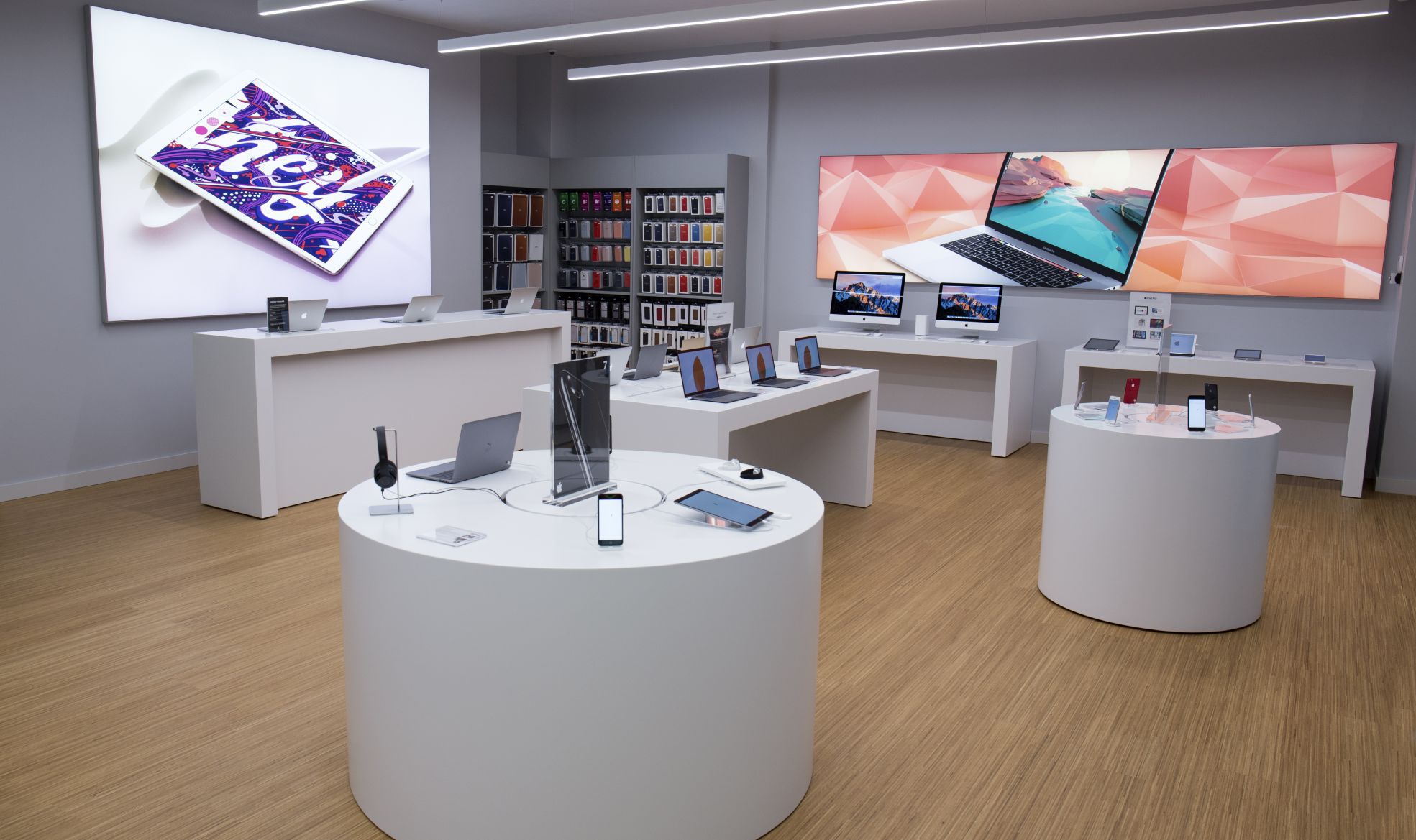 iSTYLE, rețeaua de magazine care vinde produse Apple, deschide o nouă locație într-un oraș din România - GALERIE FOTO