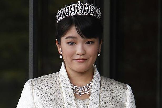 Prințesa Japoniei renunță la titlu pentru a se mărita cu un muncitor. Cum arată acesta