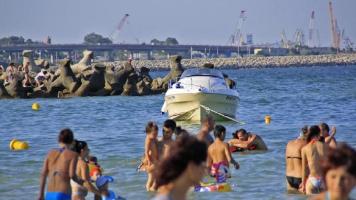 Funcționarii, concedii pe banii noștrii. Vezi câte milioane de euro cheltuie statul pe vacanțele funcționarilor