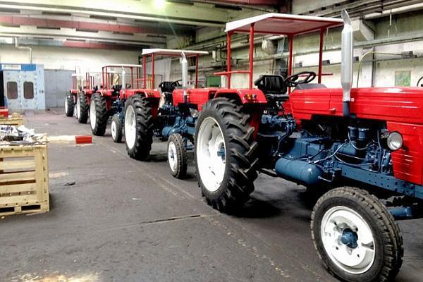 Tractorul Universal 650 revine pe piața româneasca la 10 ani de la închiderea fabricii din Brașov. Cât va costa
