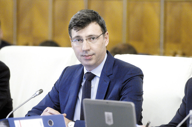 O nouă furtună fiscală pregătită de Guvern: Salariile brute se vor ÎNGHEȚA.