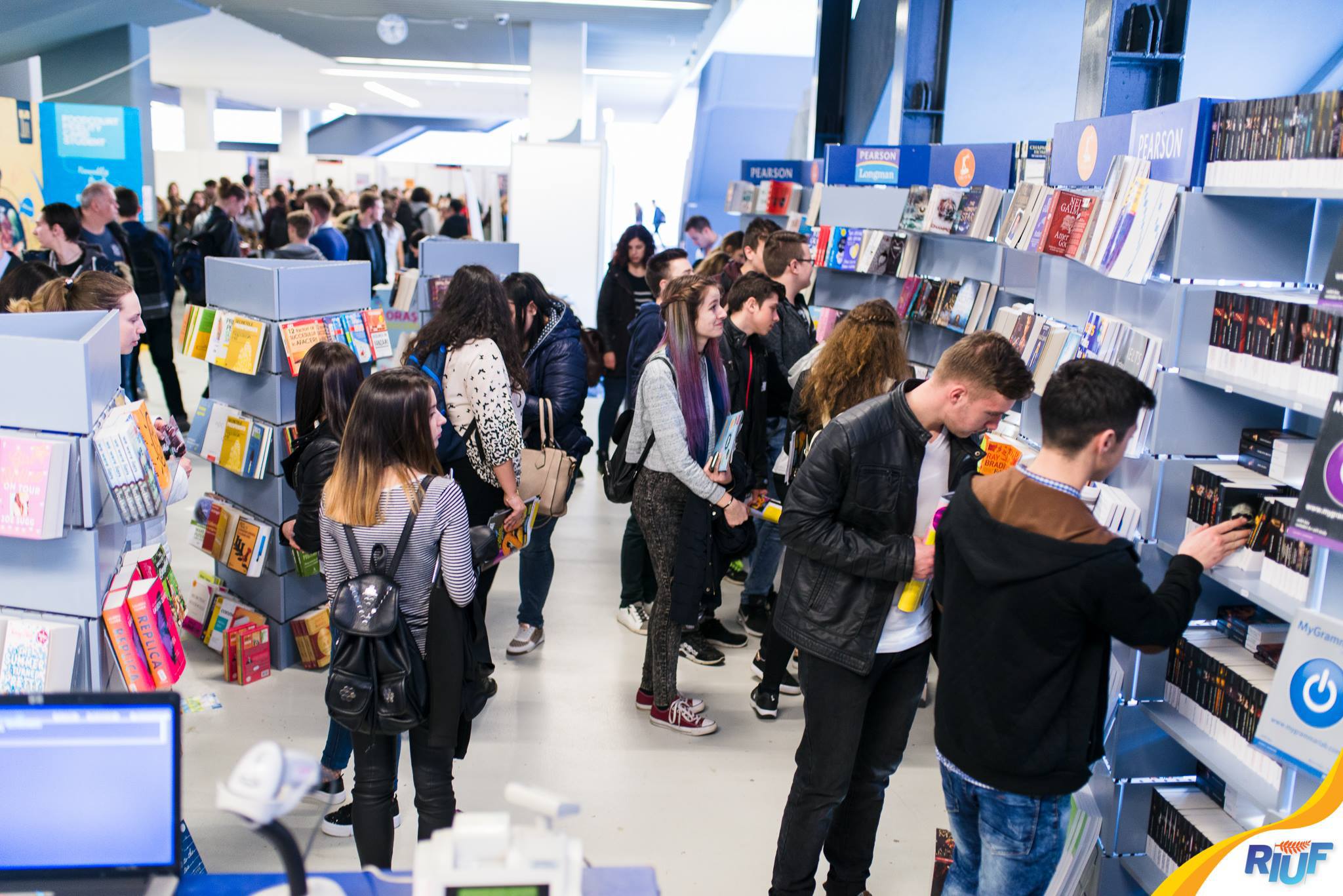 Peste 11.000 români optează pentru studiile în străinătate în fiecare an