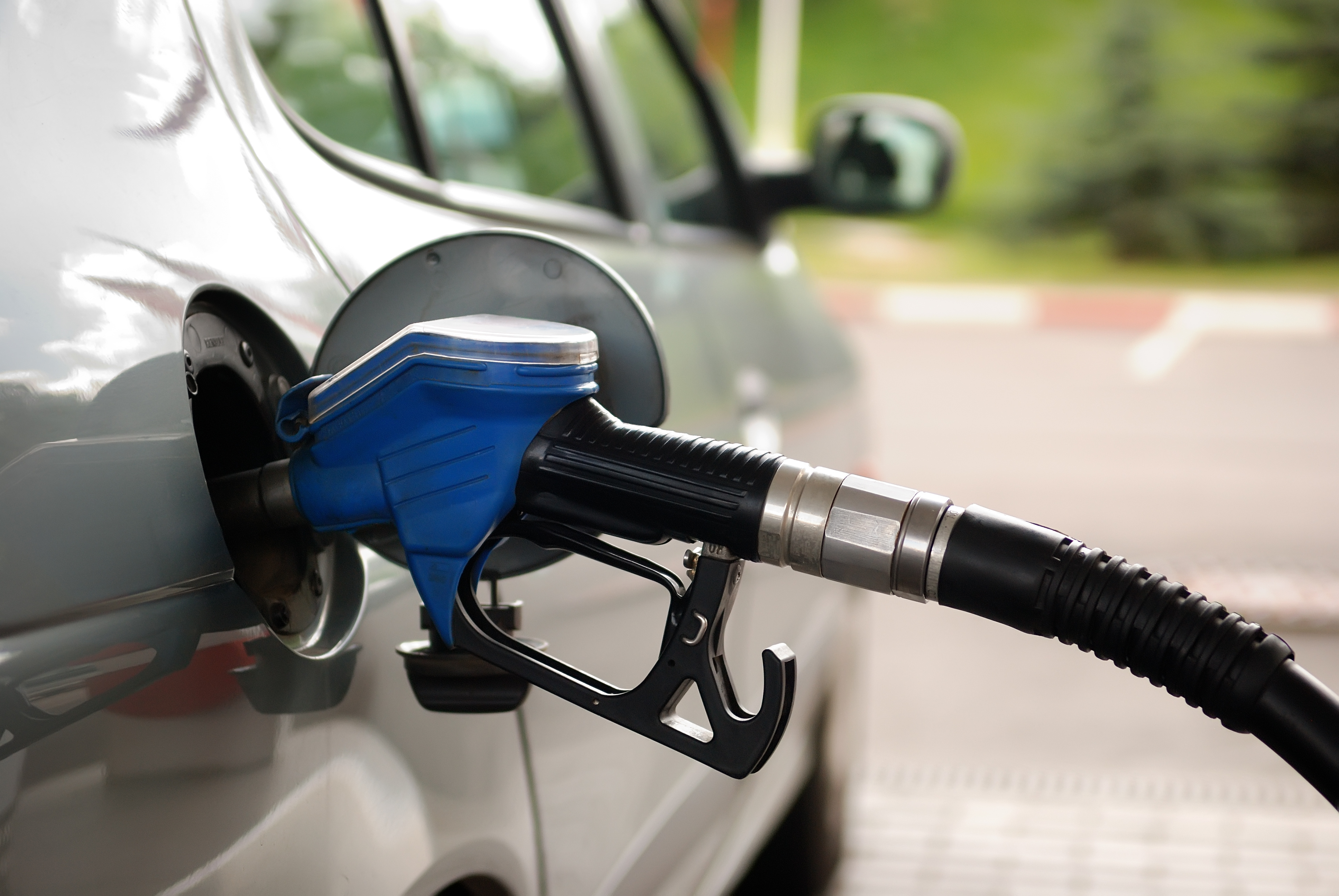 Acciza la carburanți va crește fiindcă firmele petroliere nu au plătit impozit mai mare