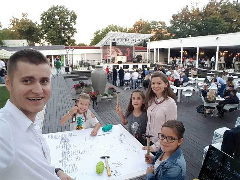 Cum au reușit trei tineri din Timișoara să facă bani din ceva ce se găsește în orice casă