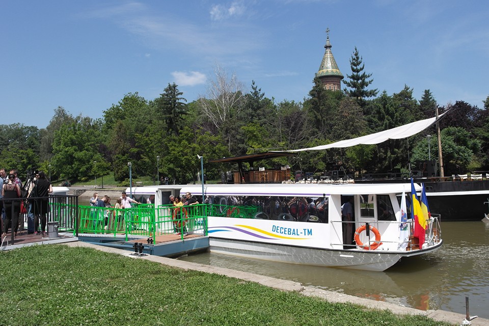Primul oraș din România unde dacă nu vrei mergi cu autobuzul poți merge cu vaporașul la muncă - VIDEO
