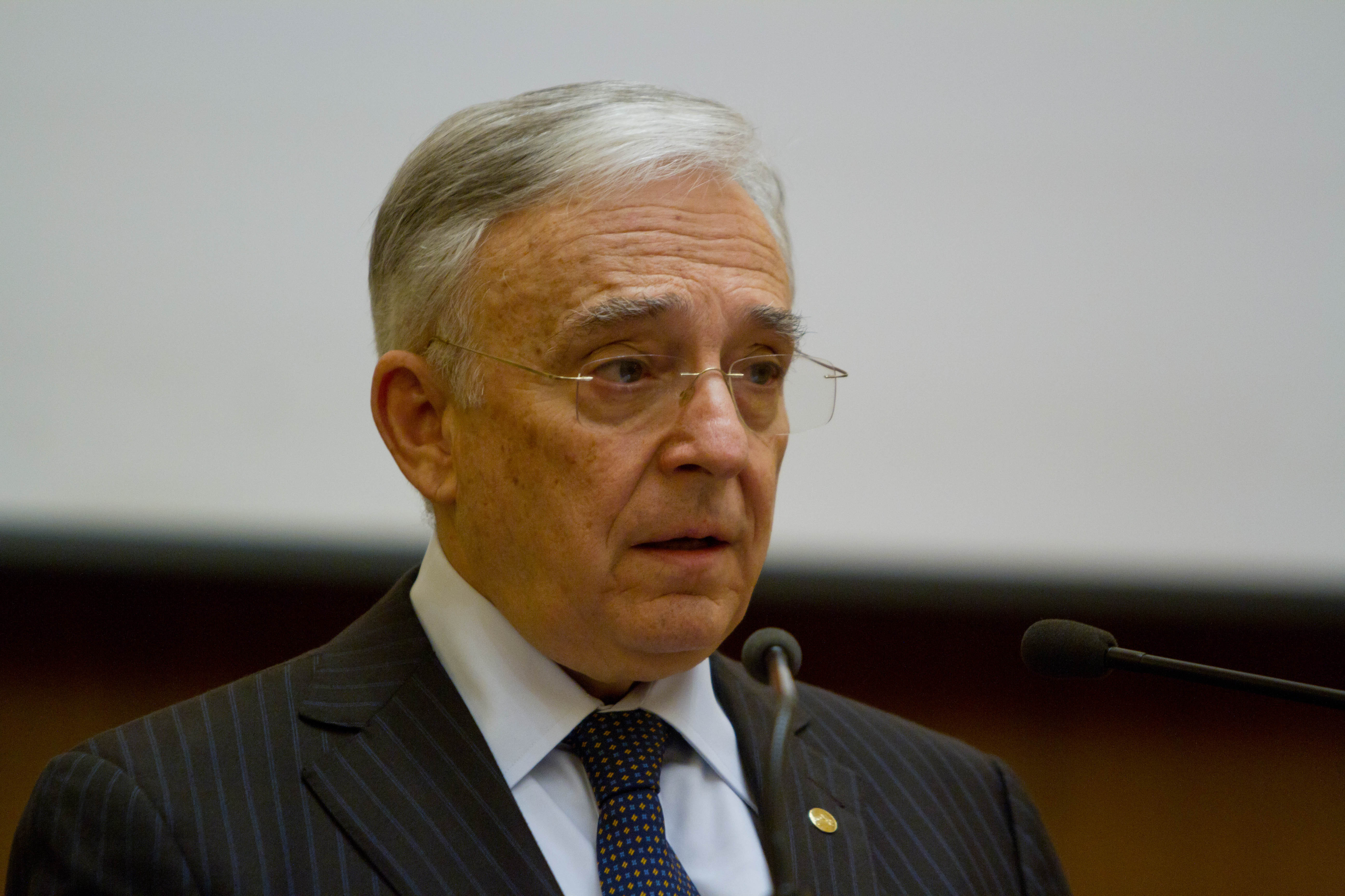 Vrei să lucrezi la BNR? Iată ce posturi oferă instituția