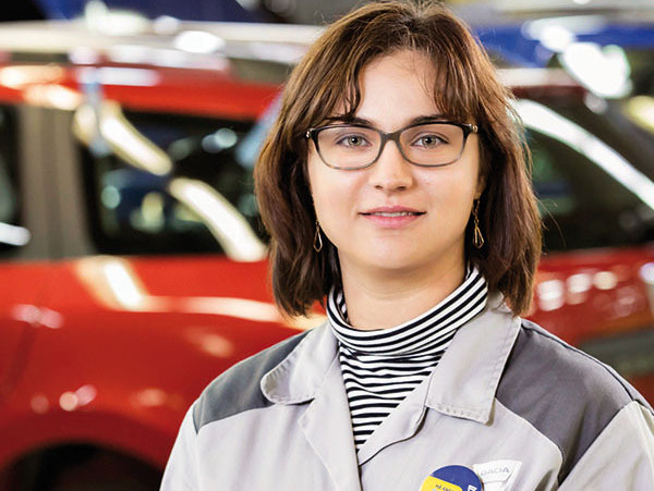 Cine este tânăra de 37 de ani care are 600 de oameni în subordine la fabrica Dacia