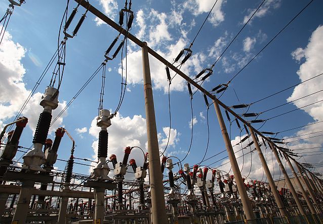 Furnizorii de electricitate cumpără energie pentru trimestrul IV cu peste 40% mai scumpă