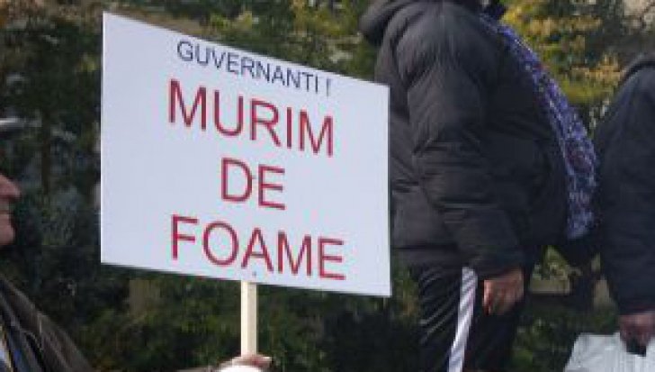 Peste 4.000.000 de pensionari trăiesc cu mai puțin 230 de euro pe lună, deși economia ,,duduie''