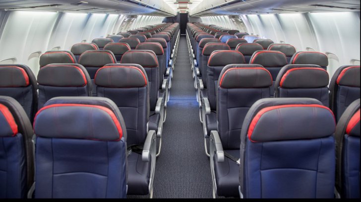 Decizie șoc: o companie aeriană low cost renunță TOTAL la SCAUNE