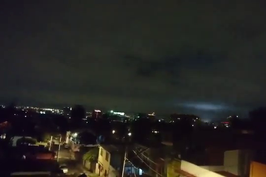 Fenomenul misterios din timpul cutremurului de 8,2 grade din Mexic. Ce a apărut pe cer câteva secunde. VIDEO