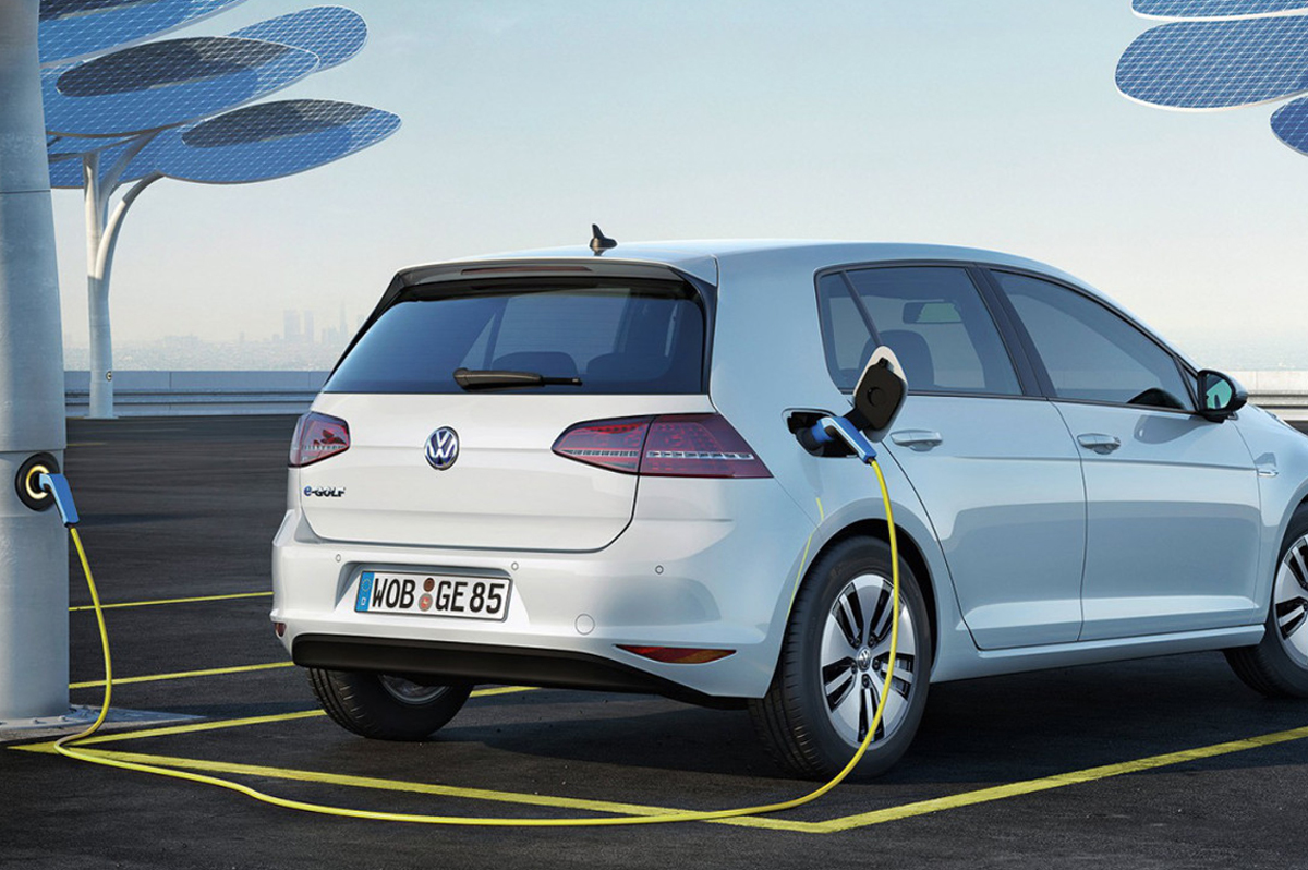 Patru din zece vizitatori în showroom-urile Volkswagen se arată interesați de achiziționarea unui model electric