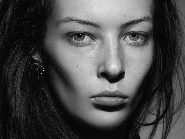 Acum o lună spăla vase la un fast-food, iar acum prezintă hainele unor creatori precum Calvin Klein și Marc Jacobs