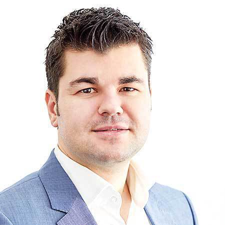 El este românul care la 34 de ani conduce divizia de real estate a brandului german de lux Hugo Boss, care are afaceri anuale de aproape 3 miliarde de euro