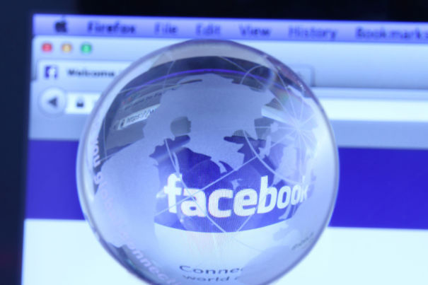 Arestat din cauza unui mesaj tradus greșit de sistemul automat al Facebook. Ce a scris bărbatul și ce s-a înțeles