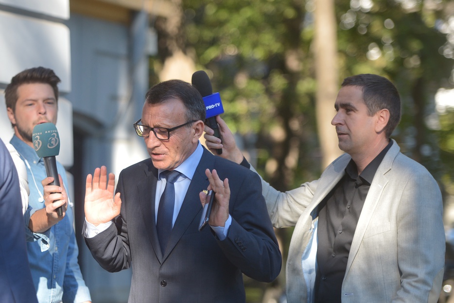 Reacție HALUCINANTĂ a NOULUI MINISTRU propus azi de PSD pentru cea mai importantă funcție din Guvern „Dacă mă trezește cineva la 3 dimineața, ies cu toporul, că nu are de ce să mă trezeas