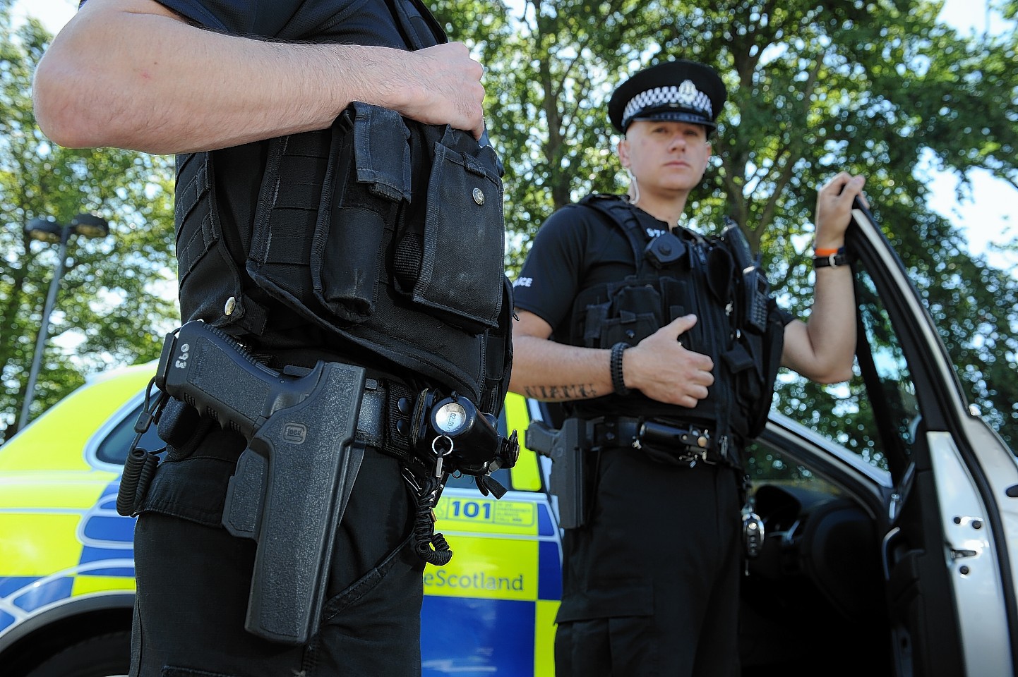 Polițiștii britanici au oprit mașina unui rom din România și au cerut actele. Când și-au dat seama cine e pasagera din dreapta l-au arestat imediat