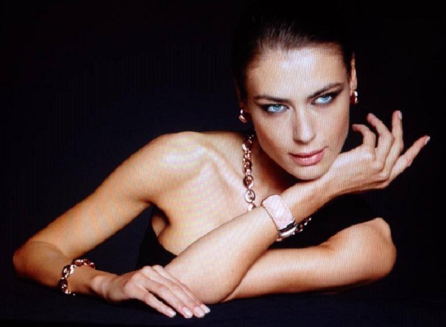 "Cenușăreasa de România". Povestea unui supermodel internațional din Călărași