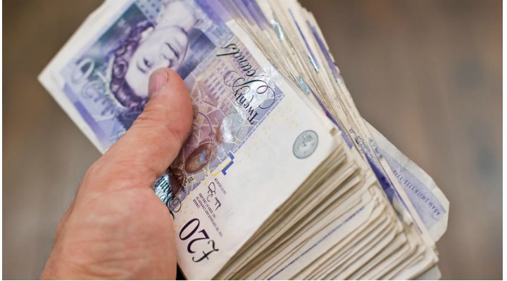Cum a păcălit o femeie din România un britanic să-i trimită 35.000 de lire sterline. O schemă simplă dar dură