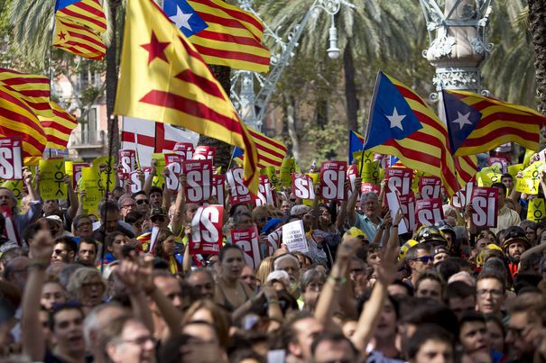 Guvernul de la Madrid cere organizarea de alegeri anticipate în Catalonia