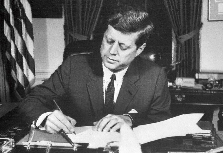 Donald Trump va declasifica documente despre asasinarea lui John F. Kennedy
