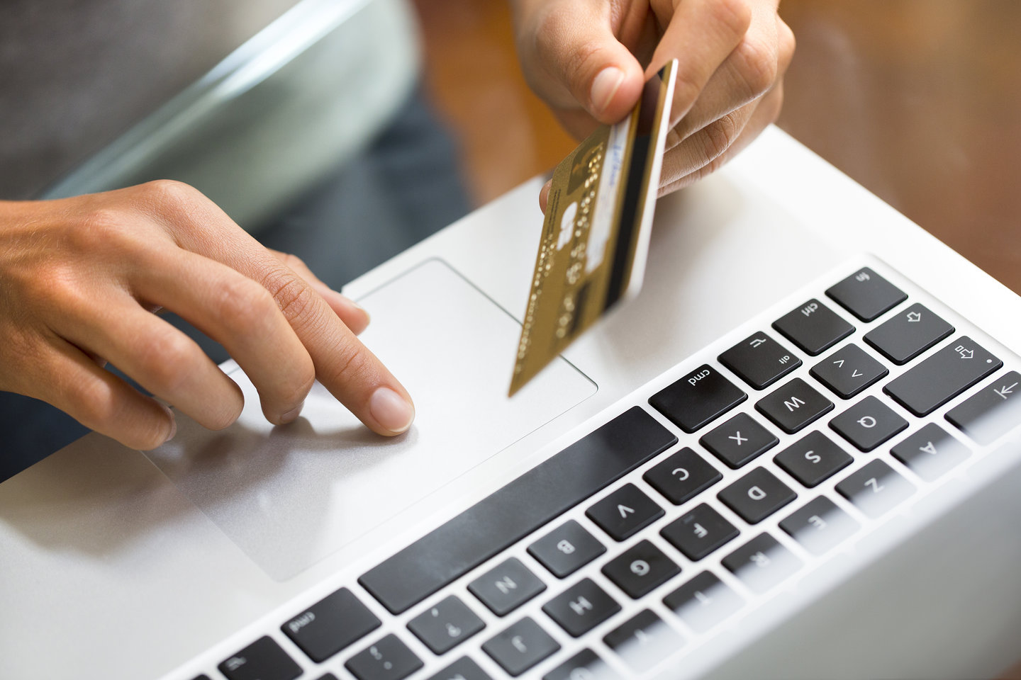 Românii cumpără produse de teleshopping de milioane de euro
