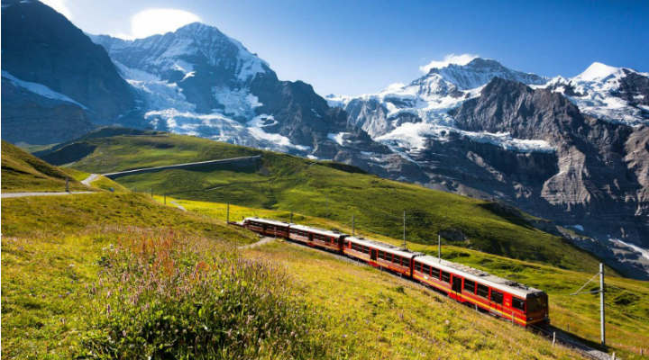 Tinerii din România vor putea călători gratuit cu trenul în Europa, timp de 30 de zile