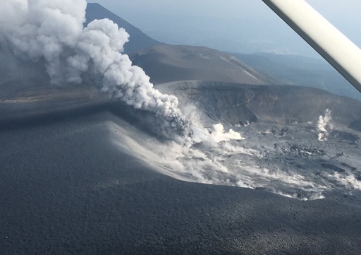 Patru orașe din Japonia au fost afectate de erupția vulcanului Shinmoedake - FOTO, VIDEO