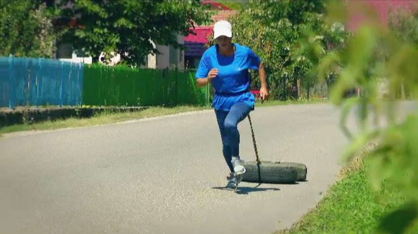 Ambiție fără limite: de la munca cu ziua cu sapa la CAMPIOANĂ MONDIALĂ în cadrul unuia dintre cele mai dure sporturi din lume