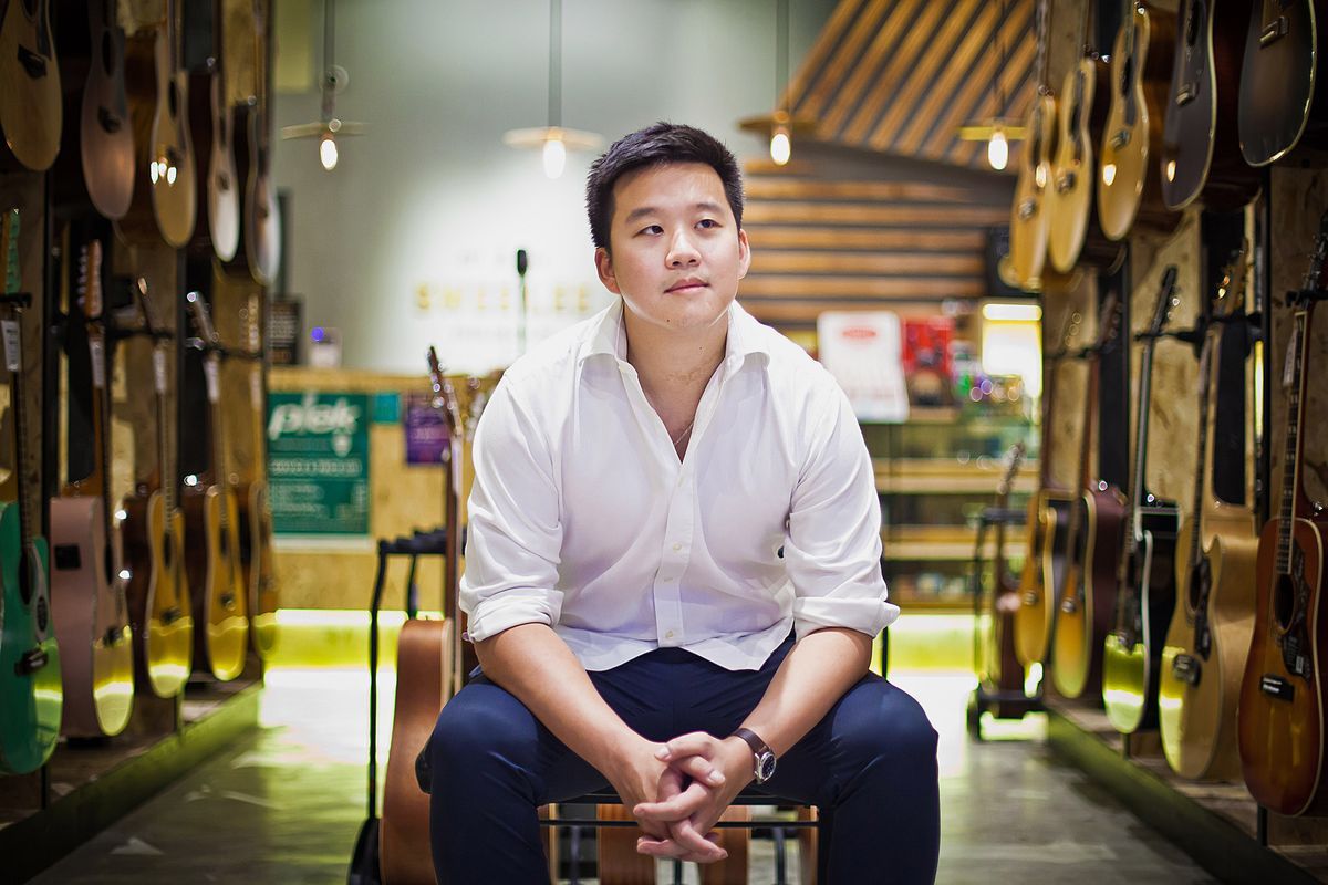 Un tânăr de 29 de ani, fiul unui fermier din Asia , vrea să cumpere Rolling Stone
