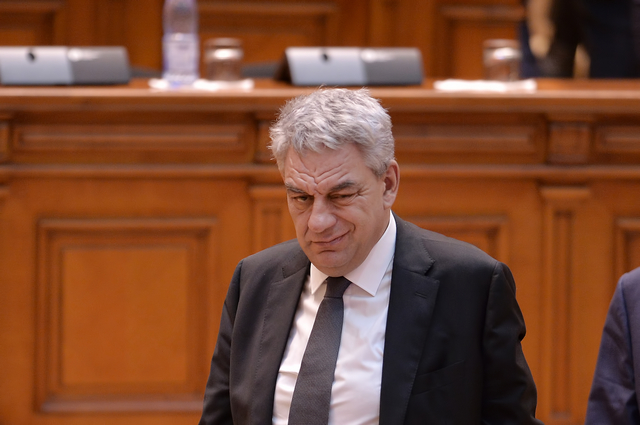 Premierul Tudose continuă tirul de foc la adresa băncilor, după cel mai ridicat curs din istorie: BNR trebuia să intervină. Nu a făcut-o. Nu exclud ca deprecierea leului în raport cu euro să f