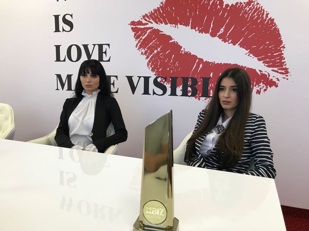În ce au transformat două modele de videochat un fost sediu al Primăriei Capitalei. Acum FAC SUTE DE MII DE EURO