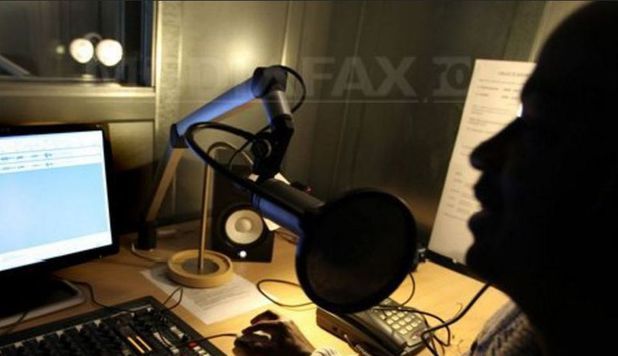Realizatorul singurei emisiuni de radio în limba română din Canada donează sânge pentru a avea banii necesari taxei de emisie