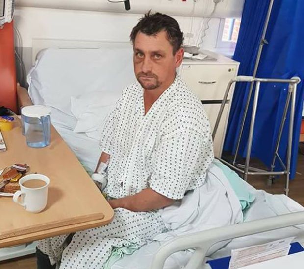 Românul care nu știe cum a ajuns de la Vaslui la Londra: A fost găsit beat și bătut în curtea unei case