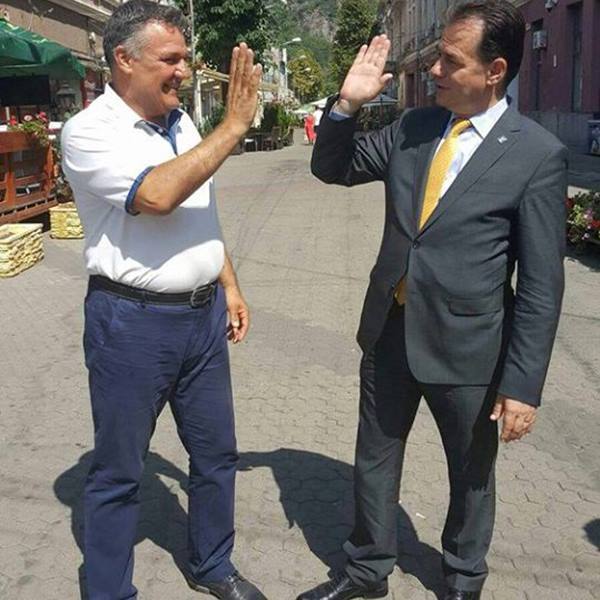 Noul primar al Devei a fost exmatriculat din Universitate după ce a trimis șoferul în locul lui la examen / Reacția edilului