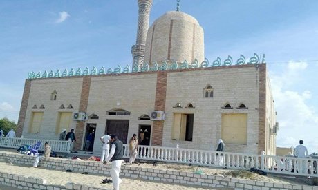 ATENTAT sângeros la o moschee din Egipt: cel puțin 85 de morți și zeci de răniți
