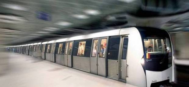Metrorex a intervenit pentru evacuarea fumului degajat de un arc electric pe M2