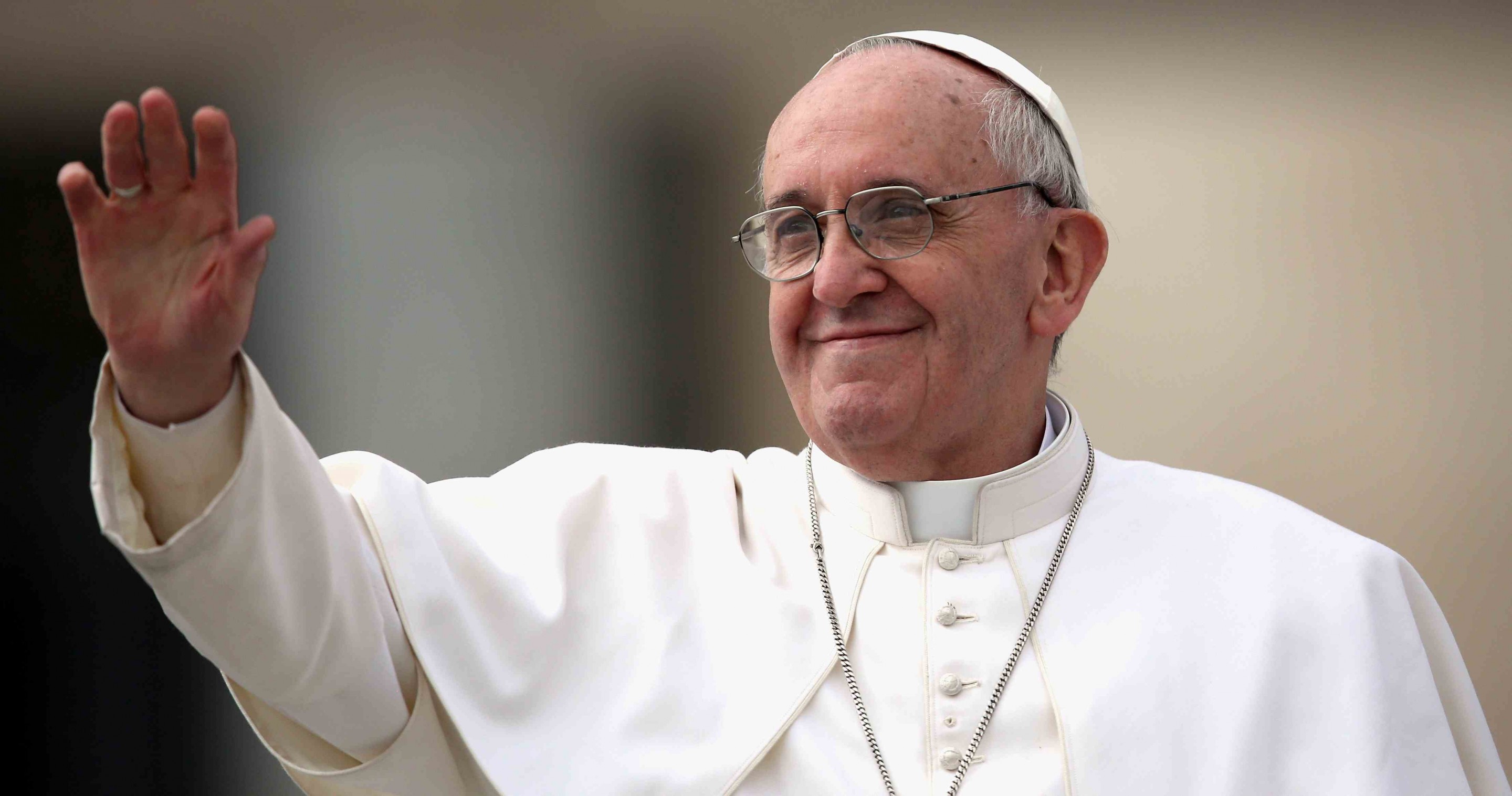 Papa Francisc a primit în dar un Lamborghini. Vezi ce vrea să facă cu el