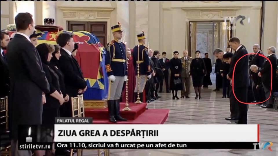 Iohannis în picioare, Dragnea și Tăriceanu pe scaun. “- Ce ai înțeles tu de aici? -Că regele nu mai e și am rămas doar cu comuniștii”